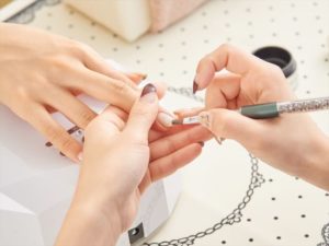 ジェルネイルのベースおすすめ5選！選び方の基準を解説